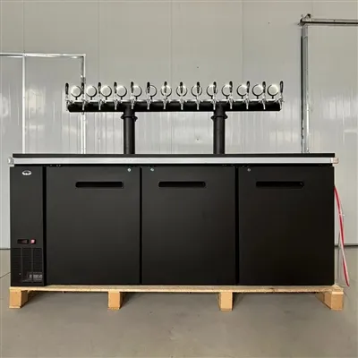 Bierfassspender mit individuellem Bierturm im Auftrag eines Kunden aus Puerto...